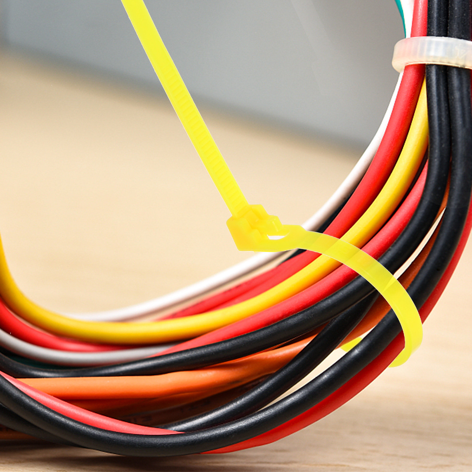 500個入り ケーブルタイ 再利用可能 セルフロック式 ナイ - Garden Wire Twist Tie のレビューと価格